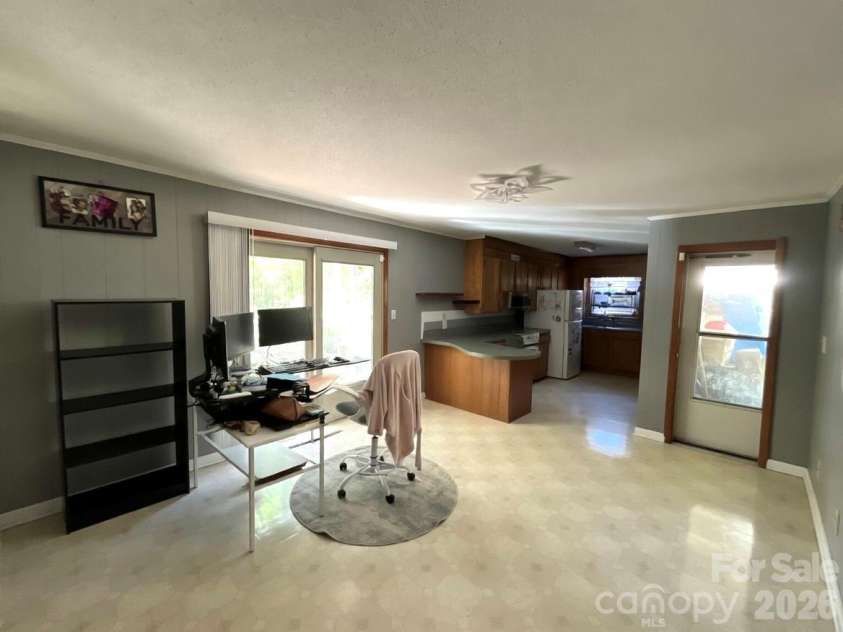 520 Carole Lane, Charlotte, NC 28214.  MLS# CAR4360769, YatesRealty ID 11470. 