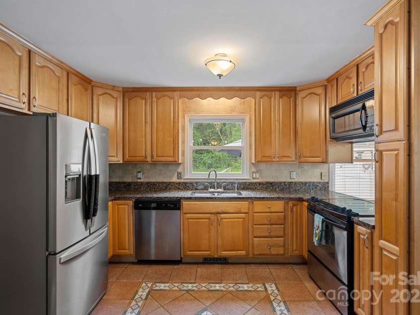 836 Meadowlark Drive, Rock Hill, SC 29732.  MLS# CAR4250285, YatesRealty ID 11471. Kitchen