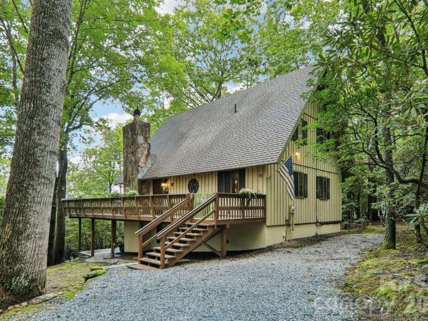 19 High Terrain Drive, Burnsville, NC 28714.  MLS# CAR4292029, YatesRealty ID 11472. 