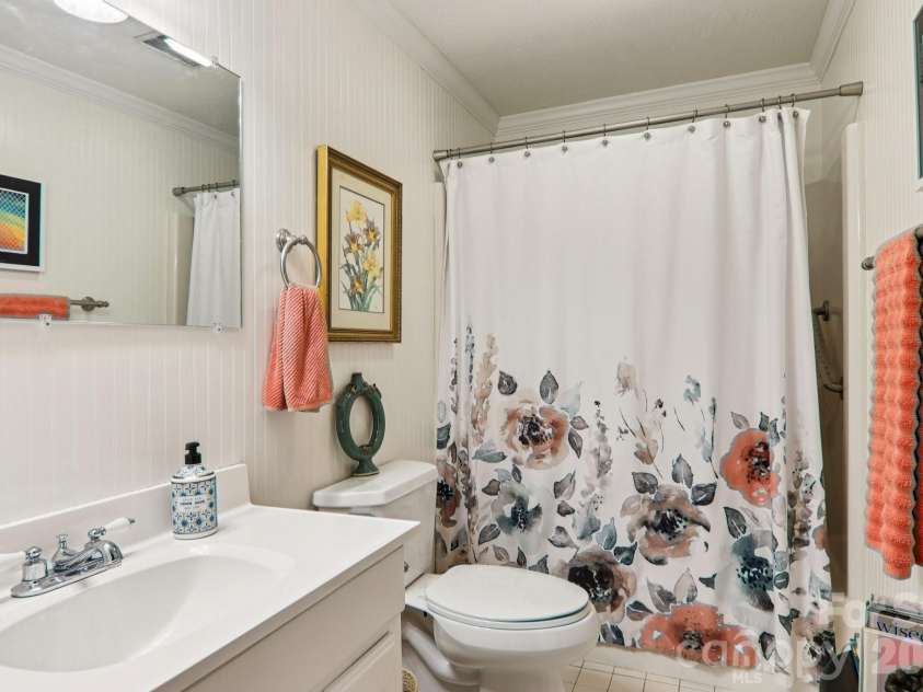19 High Terrain Drive, Burnsville, NC 28714.  MLS# CAR4292029, YatesRealty ID 11472. 