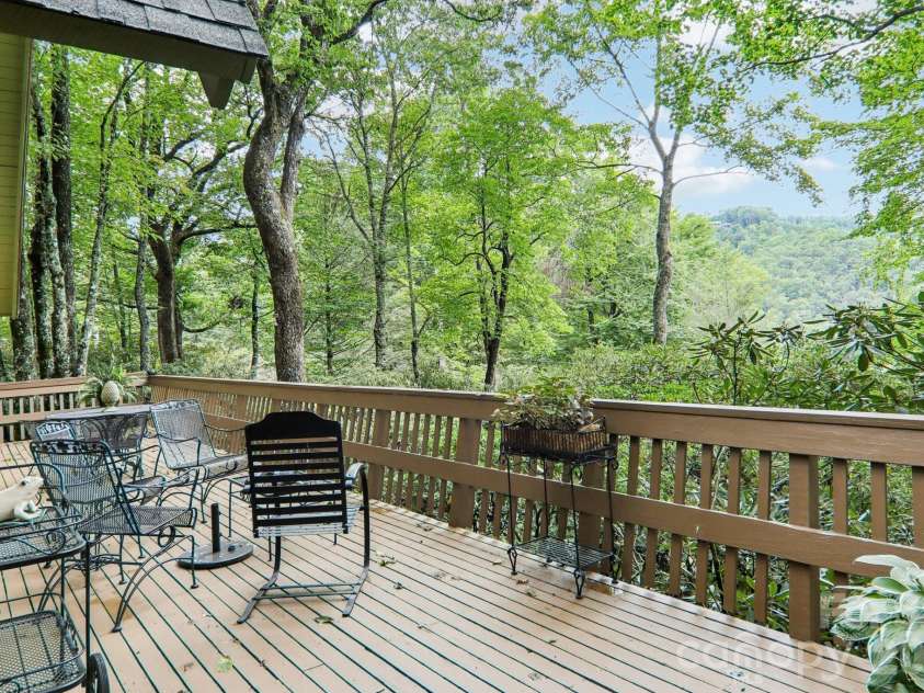 19 High Terrain Drive, Burnsville, NC 28714.  MLS# CAR4292029, YatesRealty ID 11472. 