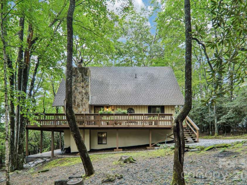 19 High Terrain Drive, Burnsville, NC 28714.  MLS# CAR4292029, YatesRealty ID 11472. 