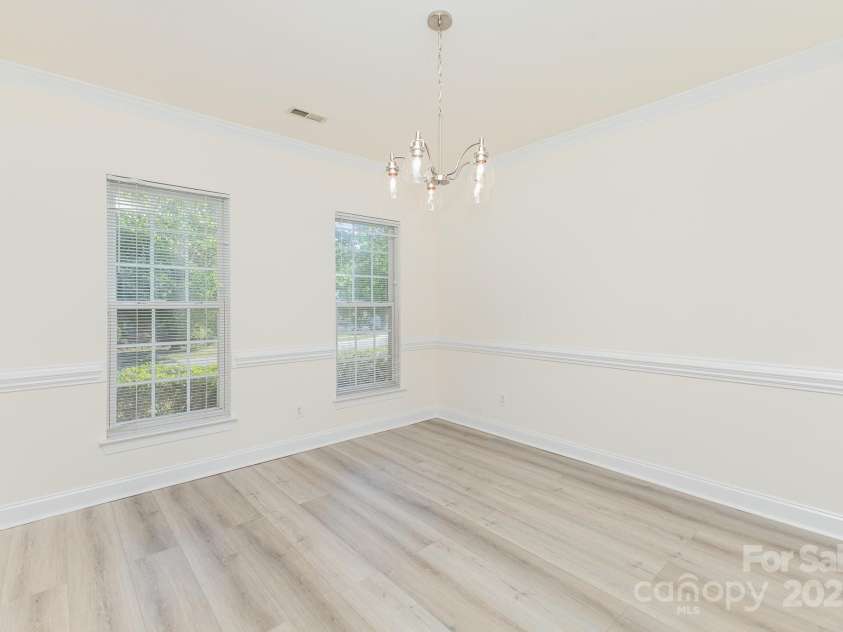 10429 Madison Park Drive, Charlotte, NC 28269.  MLS# CAR4241985, YatesRealty ID 11473. Dining Room