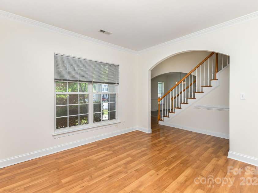 10429 Madison Park Drive, Charlotte, NC 28269.  MLS# CAR4241985, YatesRealty ID 11473. Flex space