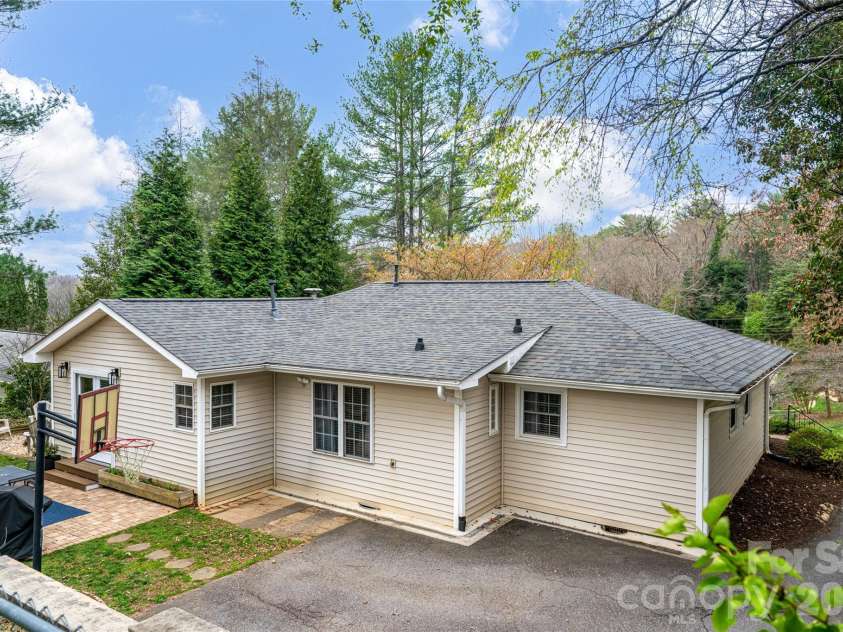 20 Pinehurst Road, Asheville, NC 28805.  MLS# CAR4365209, YatesRealty ID 11473. Back of home