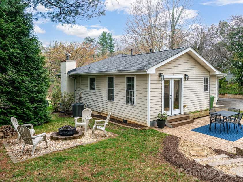 20 Pinehurst Road, Asheville, NC 28805.  MLS# CAR4365209, YatesRealty ID 11473. Backyard