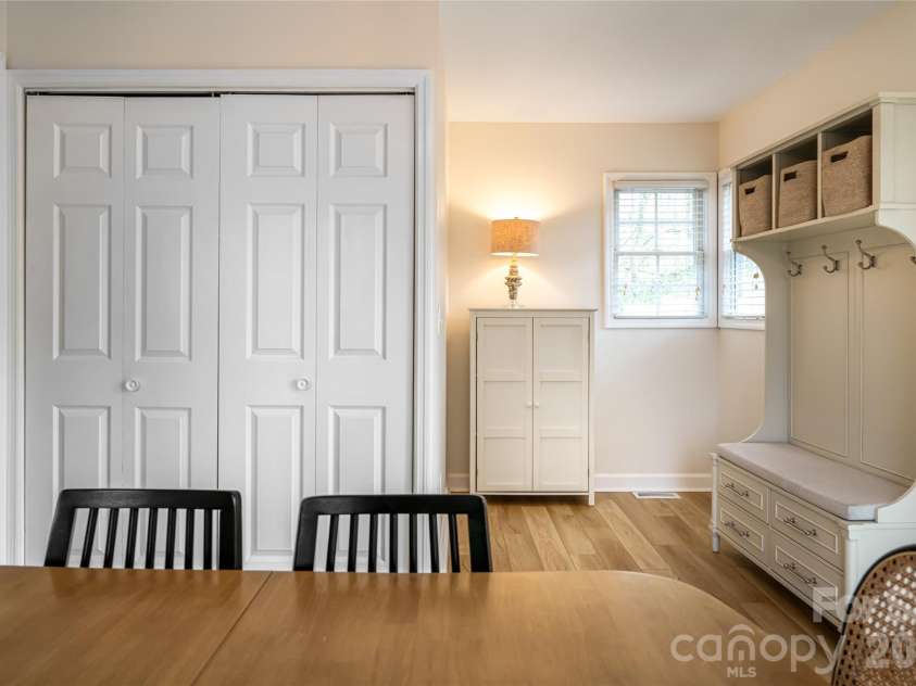 20 Pinehurst Road, Asheville, NC 28805.  MLS# CAR4365209, YatesRealty ID 11473. Dining area/nook