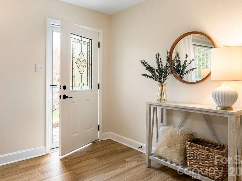 20 Pinehurst Road, Asheville, NC 28805.  MLS# CAR4365209, YatesRealty ID 11473. Entry