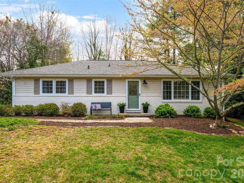 20 Pinehurst Road, Asheville, NC 28805.  MLS# CAR4365209, YatesRealty ID 11473. Front exterior