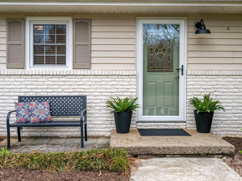 20 Pinehurst Road, Asheville, NC 28805.  MLS# CAR4365209, YatesRealty ID 11473. Front exterior