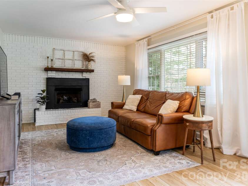 20 Pinehurst Road, Asheville, NC 28805.  MLS# CAR4365209, YatesRealty ID 11473. Living room