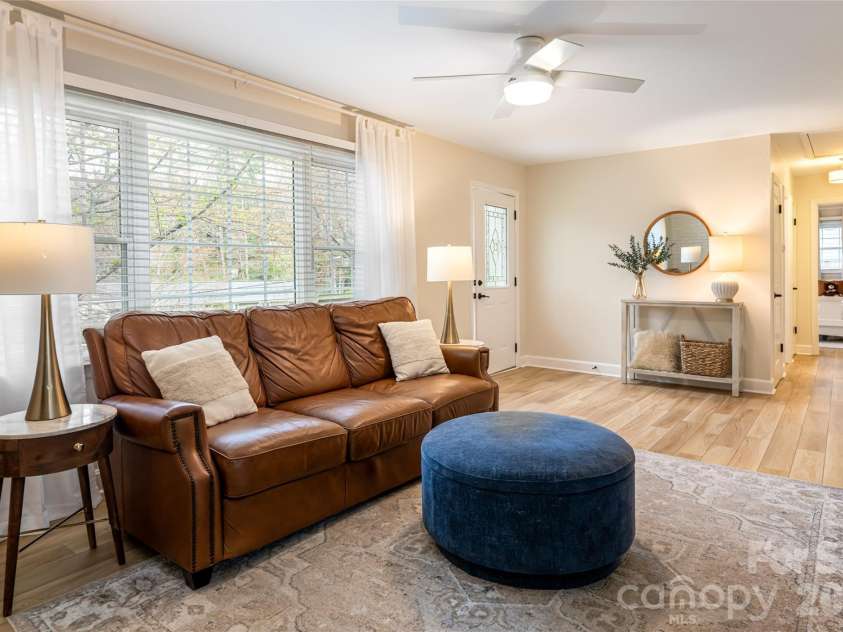 20 Pinehurst Road, Asheville, NC 28805.  MLS# CAR4365209, YatesRealty ID 11473. Living room