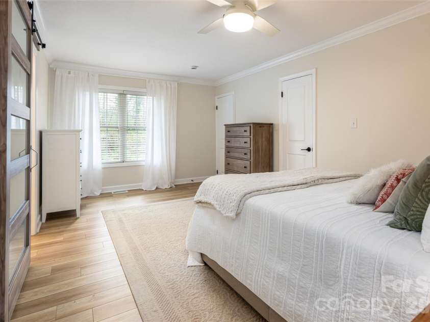 20 Pinehurst Road, Asheville, NC 28805.  MLS# CAR4365209, YatesRealty ID 11473. Primary