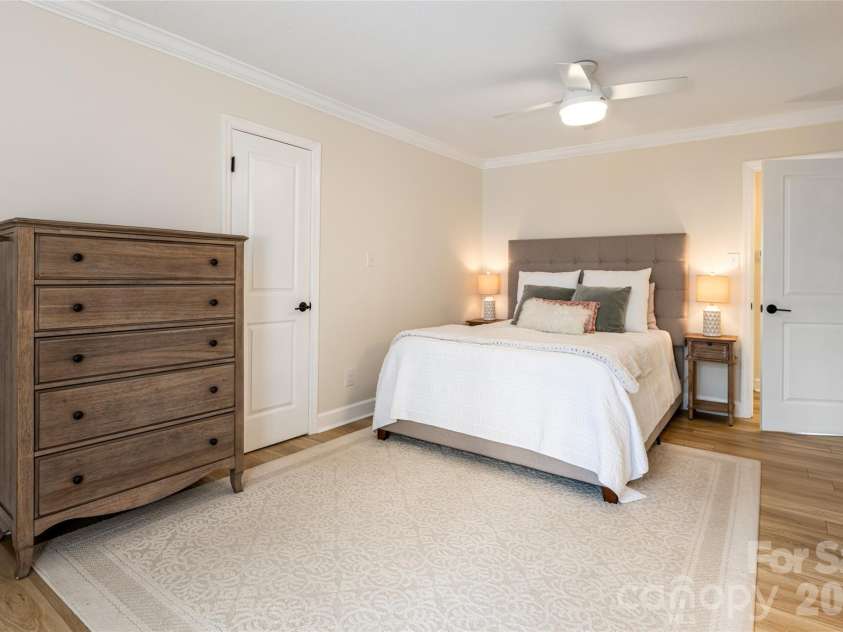20 Pinehurst Road, Asheville, NC 28805.  MLS# CAR4365209, YatesRealty ID 11473. Primary suite