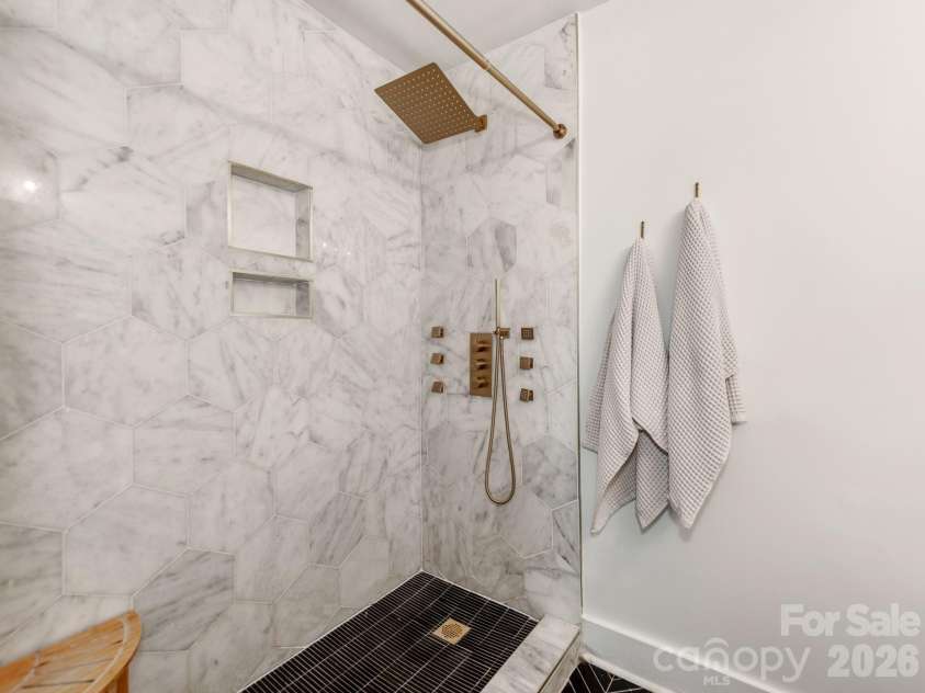 1817 Rush Wind Drive, Charlotte, NC 28206.  MLS# CAR4354080, YatesRealty ID 11474. 
