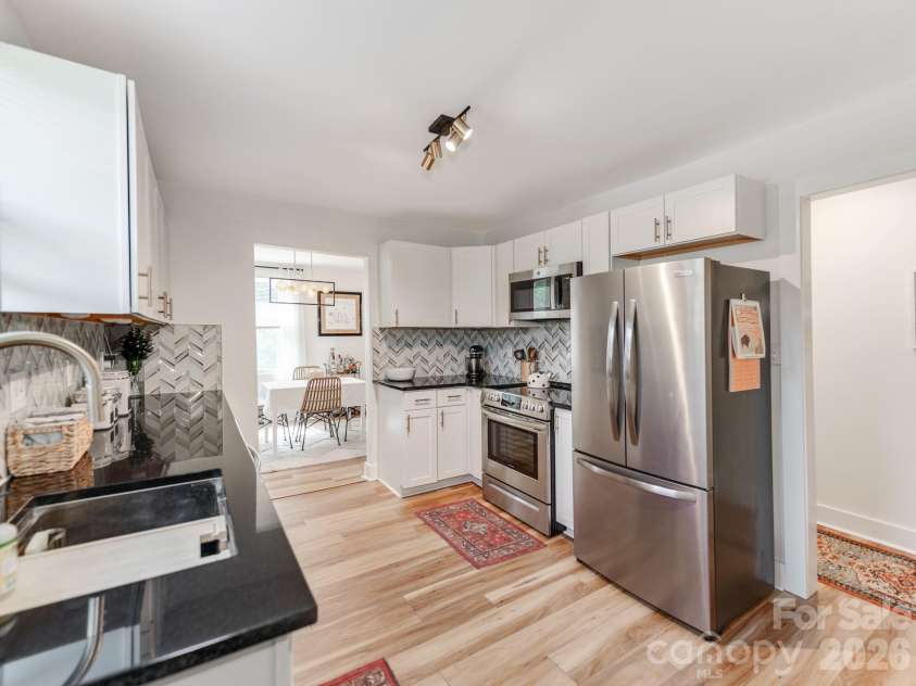 1817 Rush Wind Drive, Charlotte, NC 28206.  MLS# CAR4354080, YatesRealty ID 11474. Kitchen