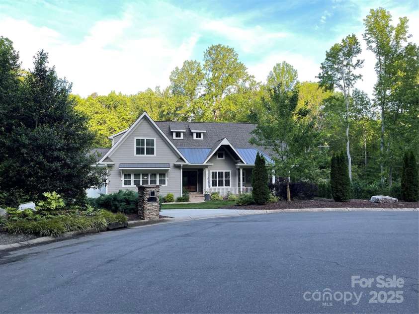 3201 Johnny Cake Lane, Charlotte, NC 28226.  MLS# CAR4255321, YatesRealty ID 11475. 