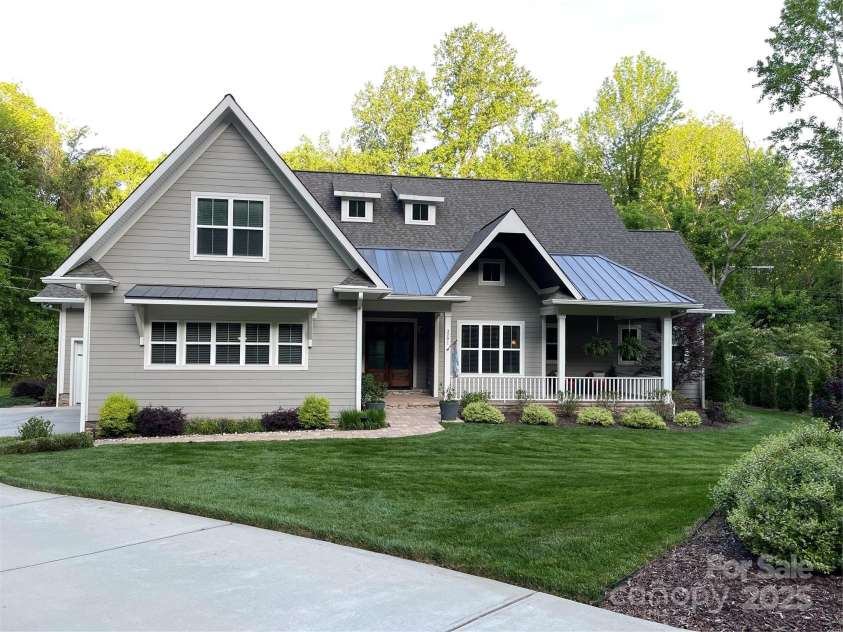 3201 Johnny Cake Lane, Charlotte, NC 28226.  MLS# CAR4255321, YatesRealty ID 11475. 