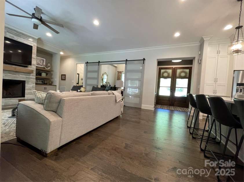 3201 Johnny Cake Lane, Charlotte, NC 28226.  MLS# CAR4255321, YatesRealty ID 11475. 