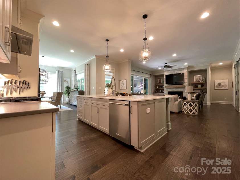 3201 Johnny Cake Lane, Charlotte, NC 28226.  MLS# CAR4255321, YatesRealty ID 11475. 