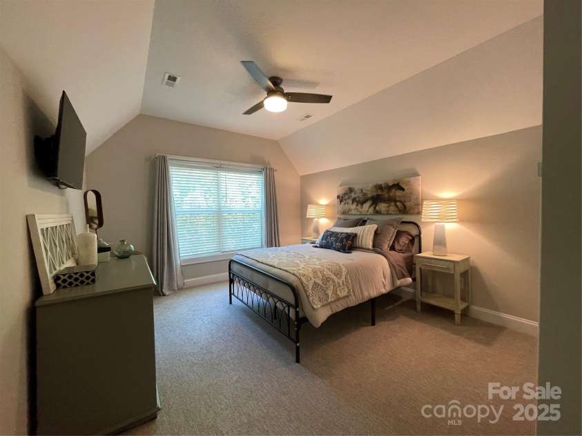3201 Johnny Cake Lane, Charlotte, NC 28226.  MLS# CAR4255321, YatesRealty ID 11475. 
