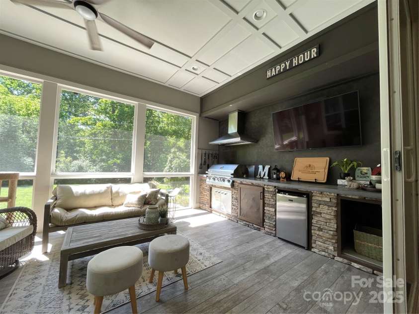3201 Johnny Cake Lane, Charlotte, NC 28226.  MLS# CAR4255321, YatesRealty ID 11475. 