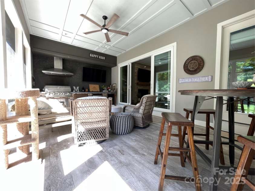 3201 Johnny Cake Lane, Charlotte, NC 28226.  MLS# CAR4255321, YatesRealty ID 11475. 