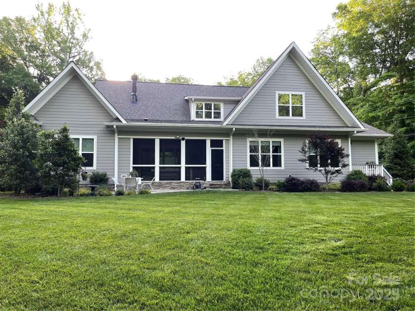 3201 Johnny Cake Lane, Charlotte, NC 28226.  MLS# CAR4255321, YatesRealty ID 11475. 
