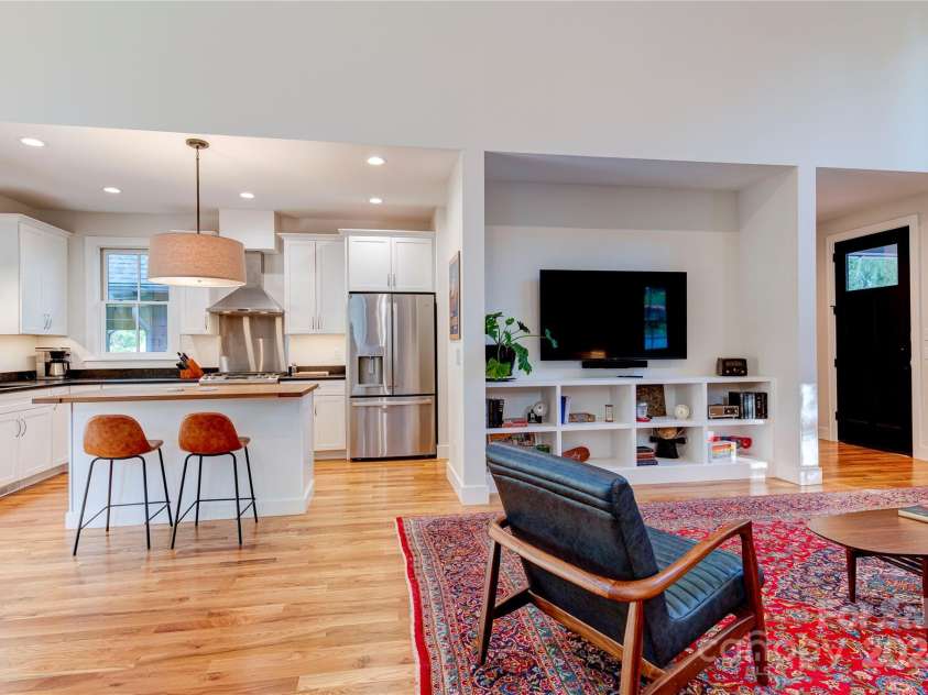 12 Waverly Road, Asheville, NC 28803.  MLS# CAR4256160, YatesRealty ID 11477. 