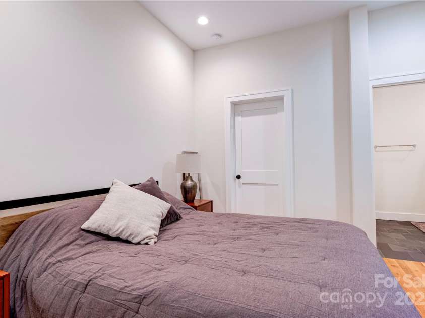 12 Waverly Road, Asheville, NC 28803.  MLS# CAR4256160, YatesRealty ID 11477. BR 2