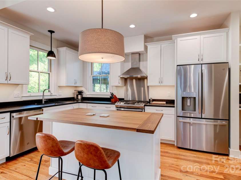 12 Waverly Road, Asheville, NC 28803.  MLS# CAR4256160, YatesRealty ID 11477. Chef's Kitchen
