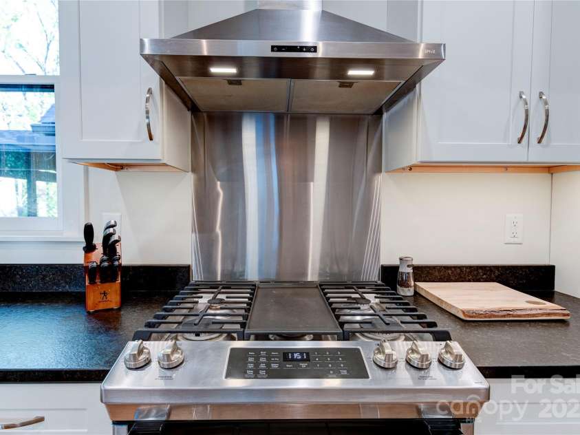 12 Waverly Road, Asheville, NC 28803.  MLS# CAR4256160, YatesRealty ID 11477. Cookin' with gas