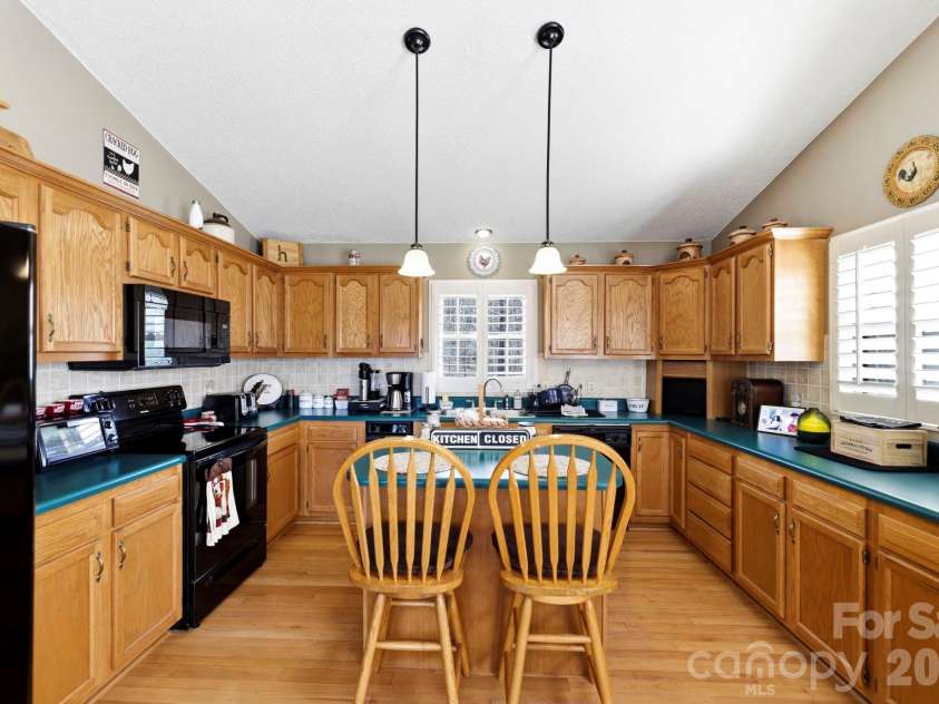 1489 Round Mountain Road, Brevard, NC 28712.  MLS# CAR4360365, YatesRealty ID 11477. 