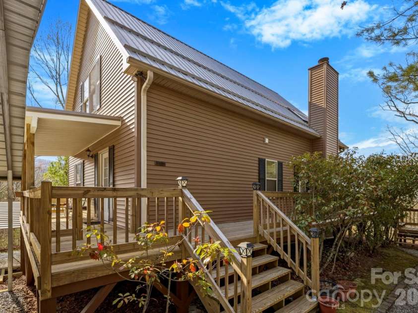 1489 Round Mountain Road, Brevard, NC 28712.  MLS# CAR4360365, YatesRealty ID 11477. 