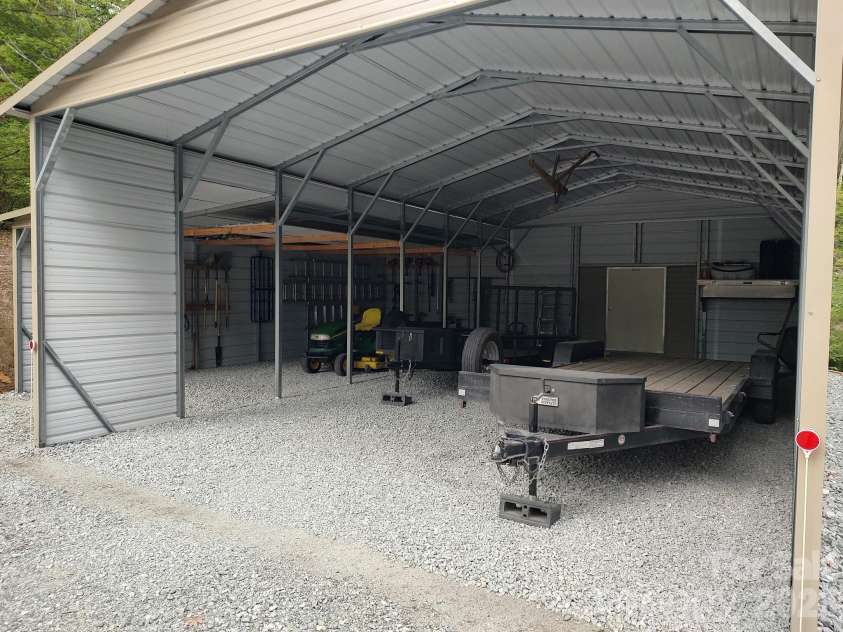 1489 Round Mountain Road, Brevard, NC 28712.  MLS# CAR4360365, YatesRealty ID 11477. 