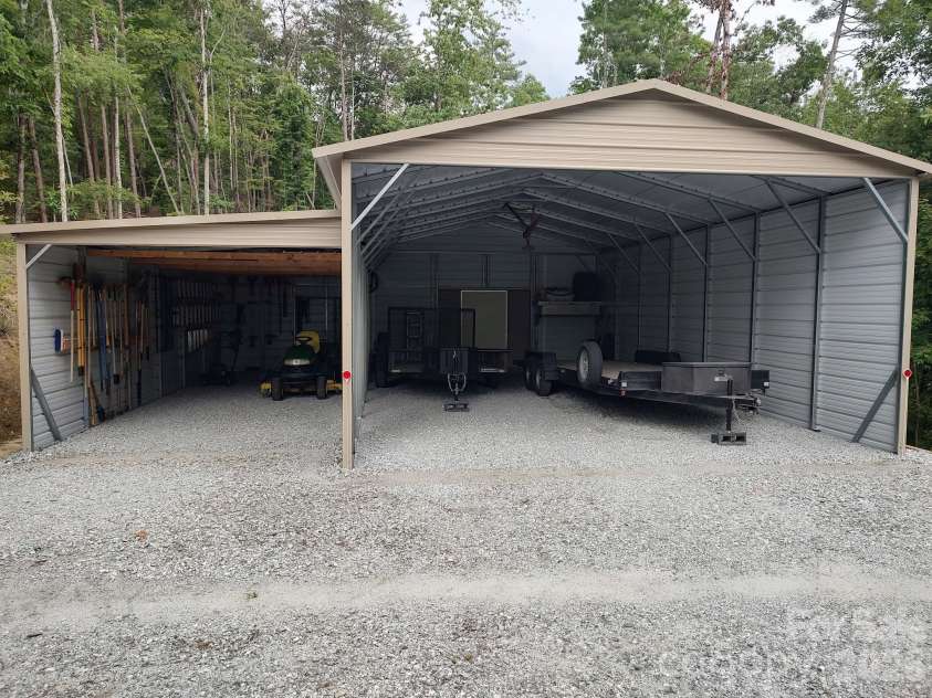 1489 Round Mountain Road, Brevard, NC 28712.  MLS# CAR4360365, YatesRealty ID 11477. 