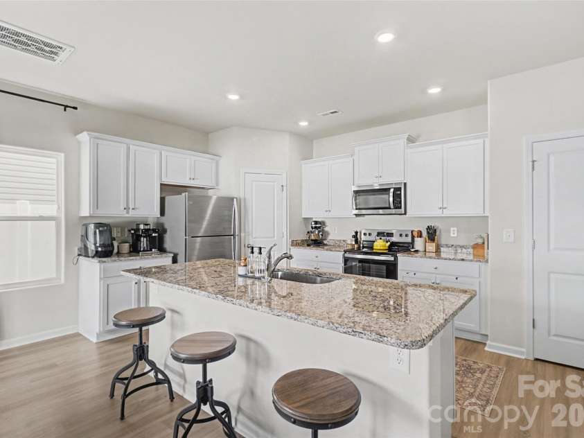 2215 Transatlantic Avenue, Charlotte, NC 28215.  MLS# CAR4349079, YatesRealty ID 11478. 