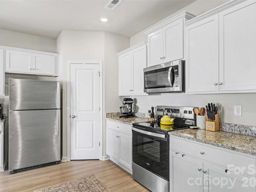 2215 Transatlantic Avenue, Charlotte, NC 28215.  MLS# CAR4349079, YatesRealty ID 11478. 
