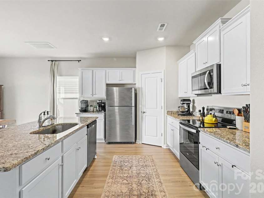 2215 Transatlantic Avenue, Charlotte, NC 28215.  MLS# CAR4349079, YatesRealty ID 11478. 