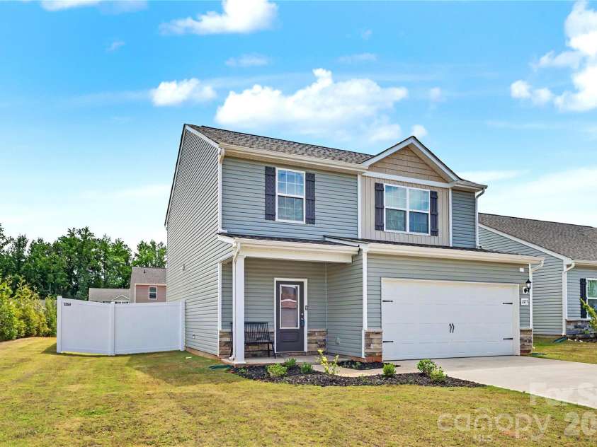 2215 Transatlantic Avenue, Charlotte, NC 28215.  MLS# CAR4349079, YatesRealty ID 11478. 