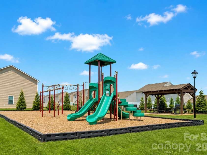 2215 Transatlantic Avenue, Charlotte, NC 28215.  MLS# CAR4349079, YatesRealty ID 11478. 