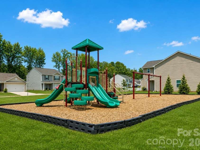 2215 Transatlantic Avenue, Charlotte, NC 28215.  MLS# CAR4349079, YatesRealty ID 11478. 