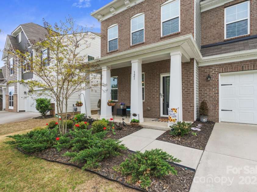 121 Little Kennerly Drive, Mooresville, NC 28115.  MLS# CAR4241437, YatesRealty ID 11479. Covered Front Porch