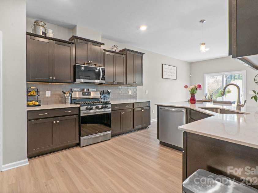 121 Little Kennerly Drive, Mooresville, NC 28115.  MLS# CAR4241437, YatesRealty ID 11479. Perfect sized kitchen!