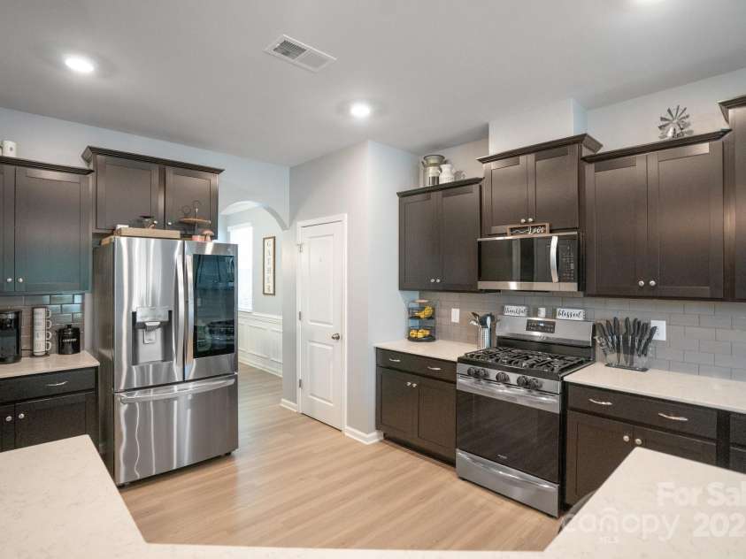 121 Little Kennerly Drive, Mooresville, NC 28115.  MLS# CAR4241437, YatesRealty ID 11479. Stylish quartz countertops and stainless steel appliances. Refrigerator does not convey.