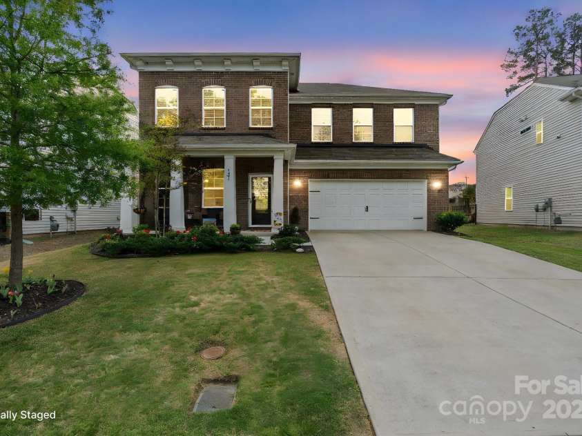 121 Little Kennerly Drive, Mooresville, NC 28115.  MLS# CAR4241437, YatesRealty ID 11479. Twilight Photo