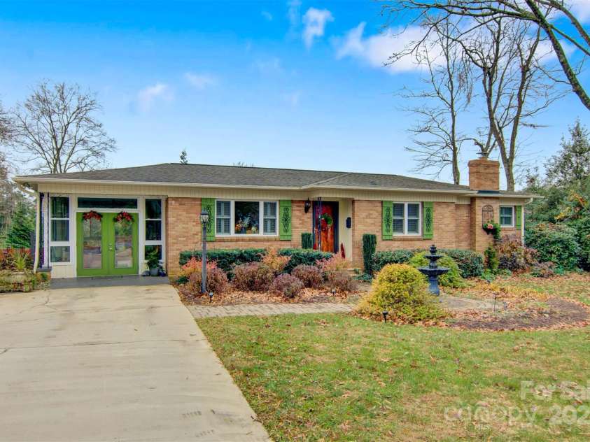 663 14th Avenue, Hickory, NC 28601.  MLS# CAR4206584, YatesRealty ID 1148. 