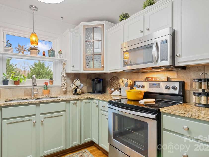 663 14th Avenue, Hickory, NC 28601.  MLS# CAR4206584, YatesRealty ID 1148. 