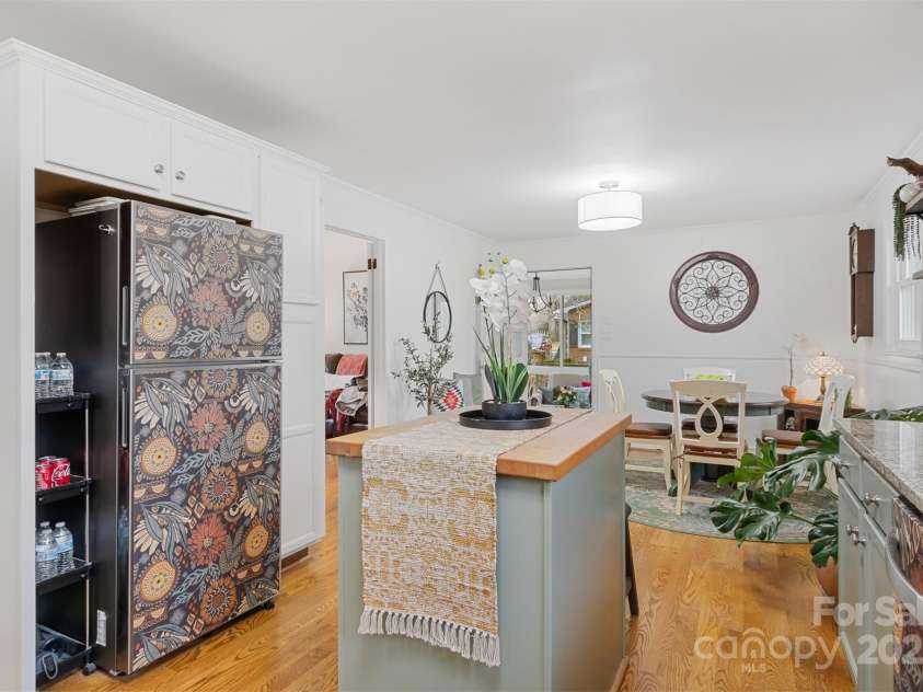 663 14th Avenue, Hickory, NC 28601.  MLS# CAR4206584, YatesRealty ID 1148. 