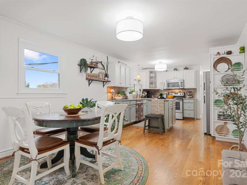 663 14th Avenue, Hickory, NC 28601.  MLS# CAR4206584, YatesRealty ID 1148. 